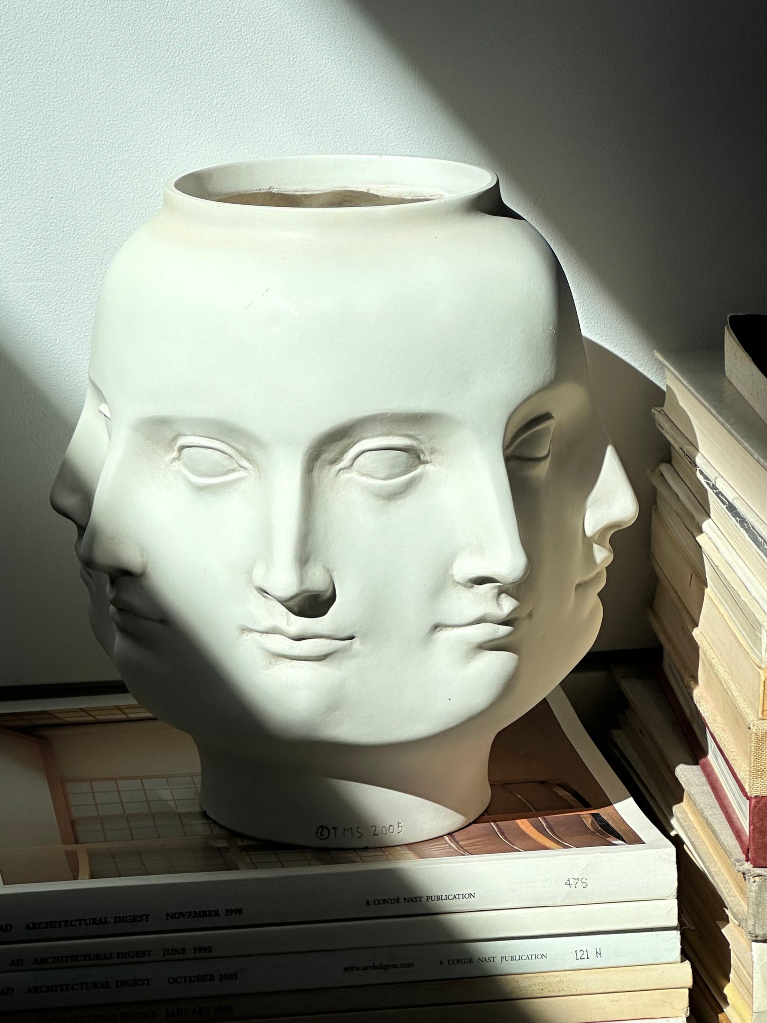 Perpetual face vase by TMS