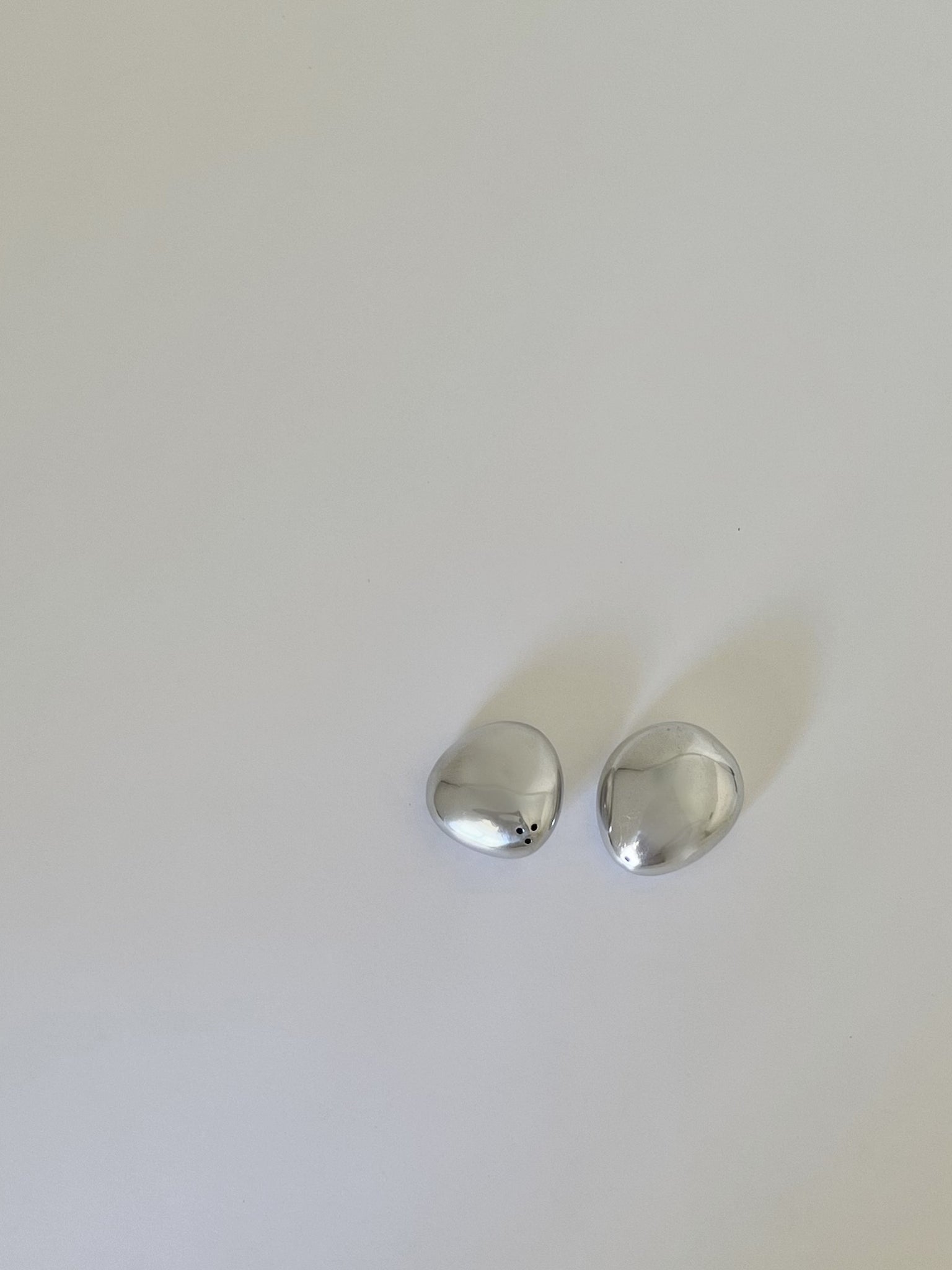 Chrome blob salt & pepper shakers