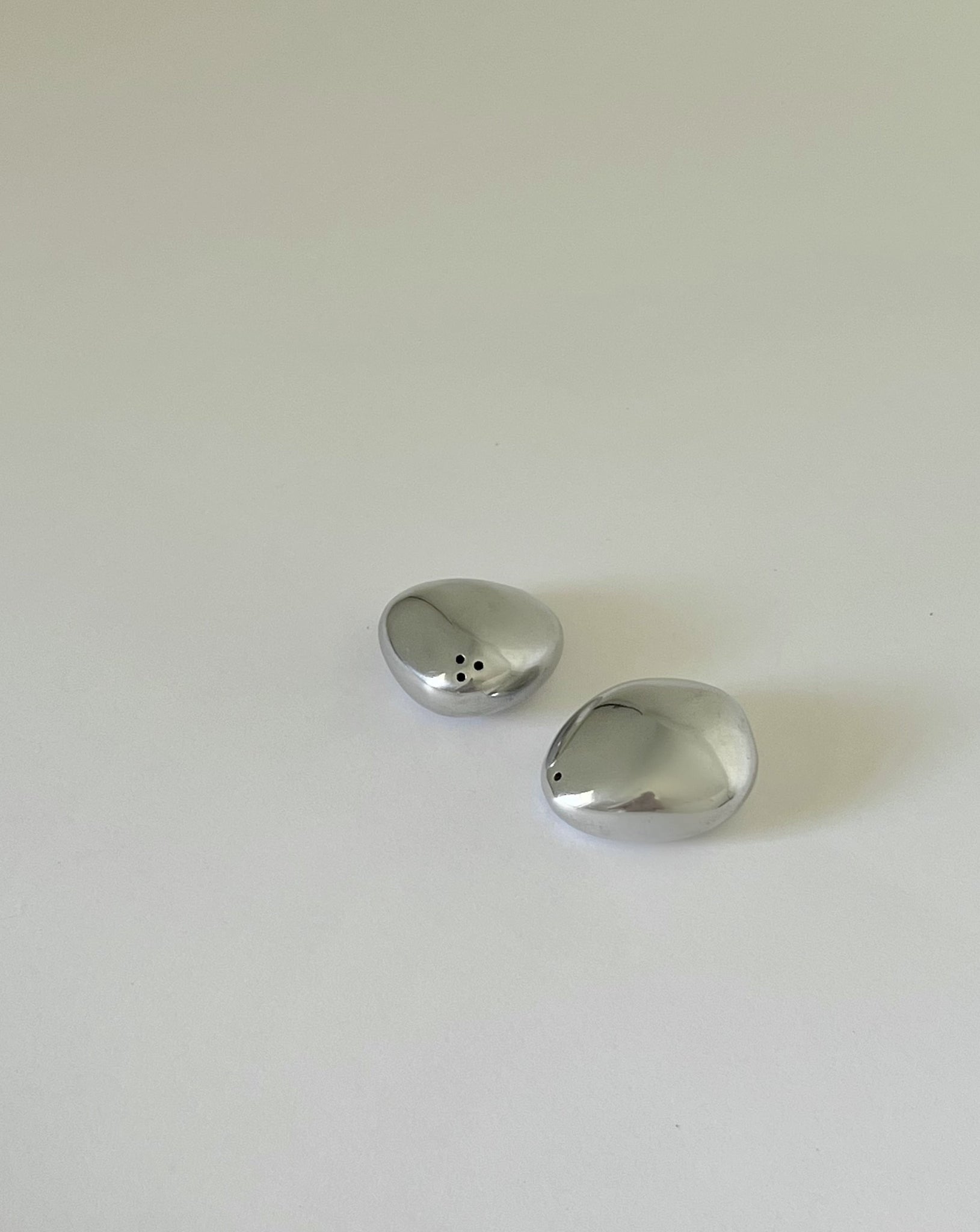 Chrome blob salt & pepper shakers