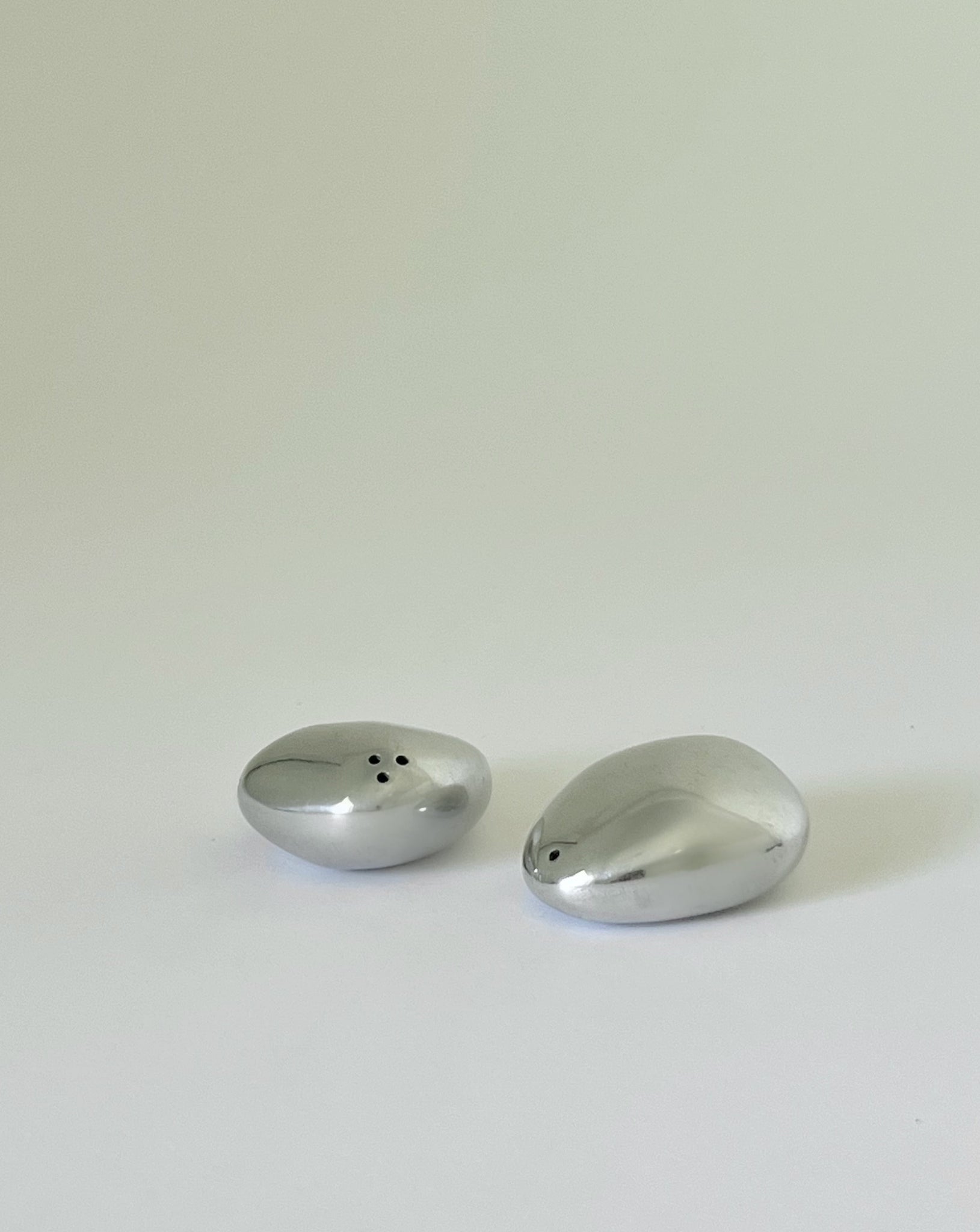 Chrome blob salt & pepper shakers