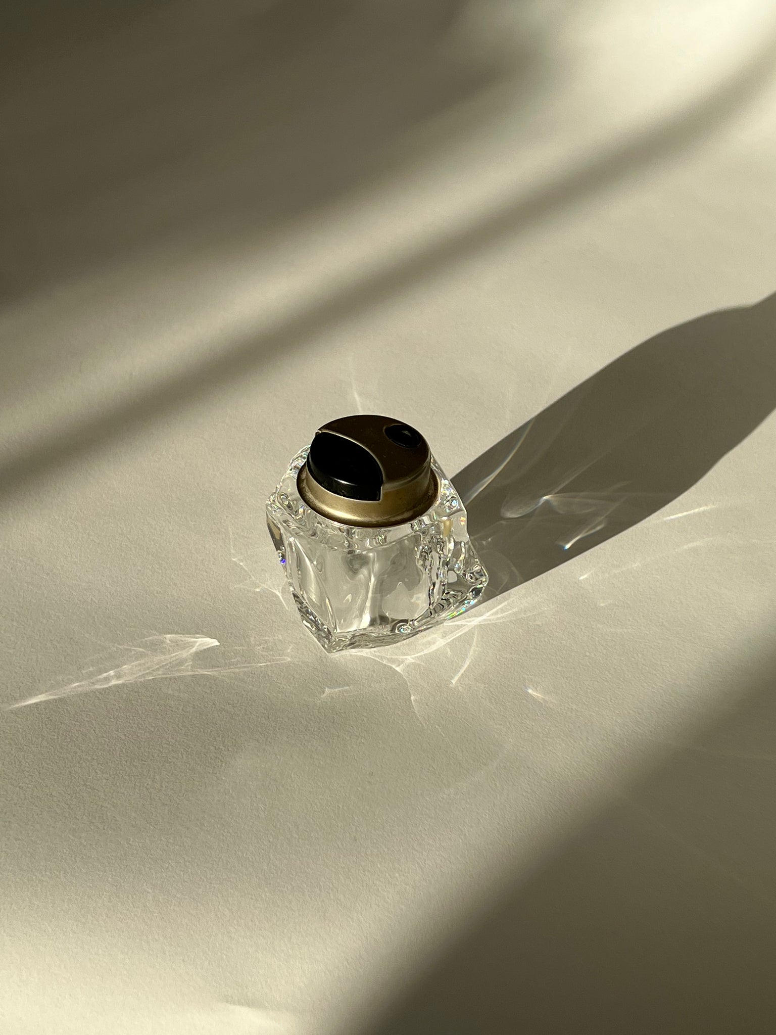 FREEFORM GLASS TABLE LIGHTER