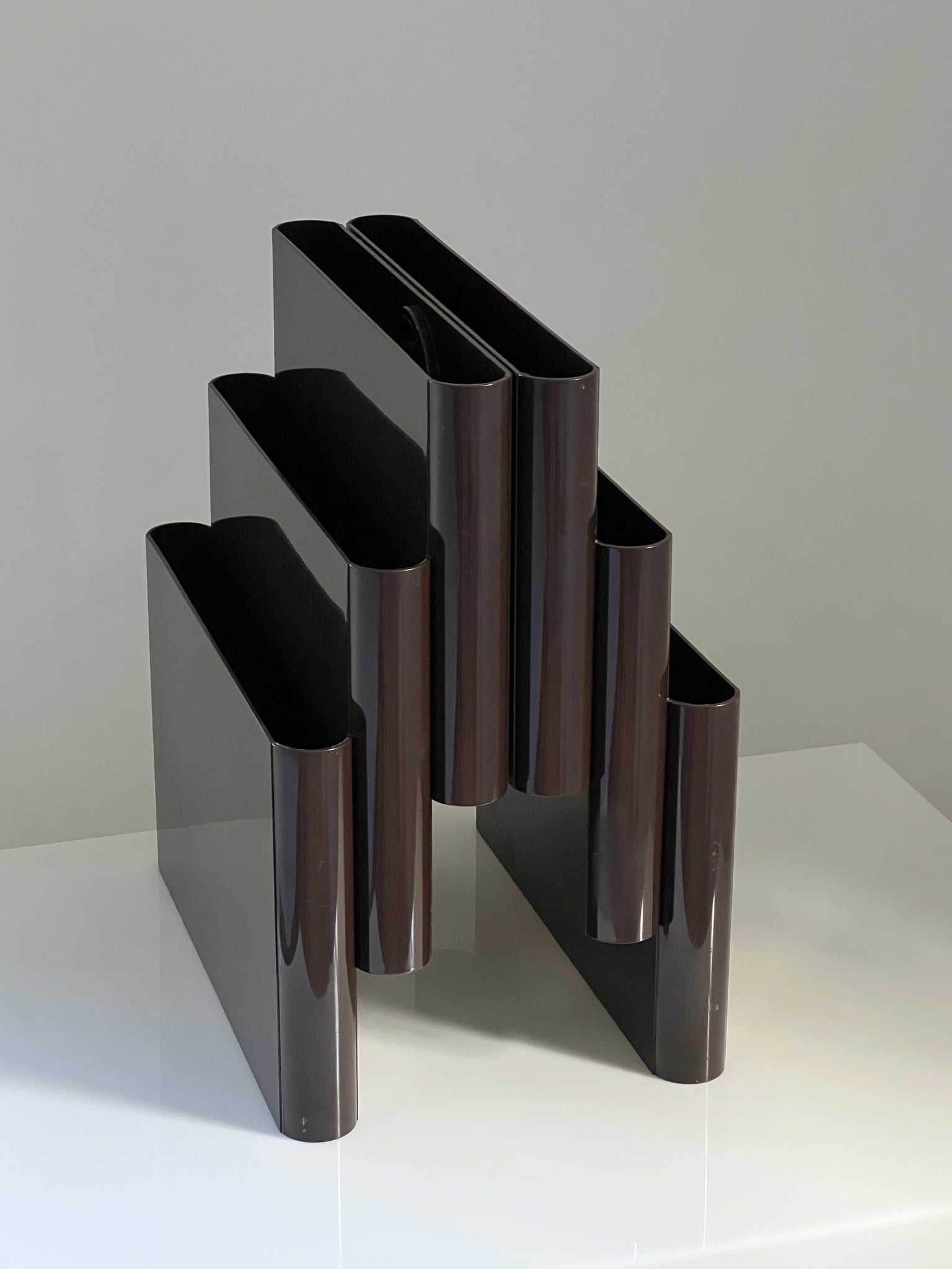 KARTELL MAGAZINE RACK BY GIOTTO STOPPINO