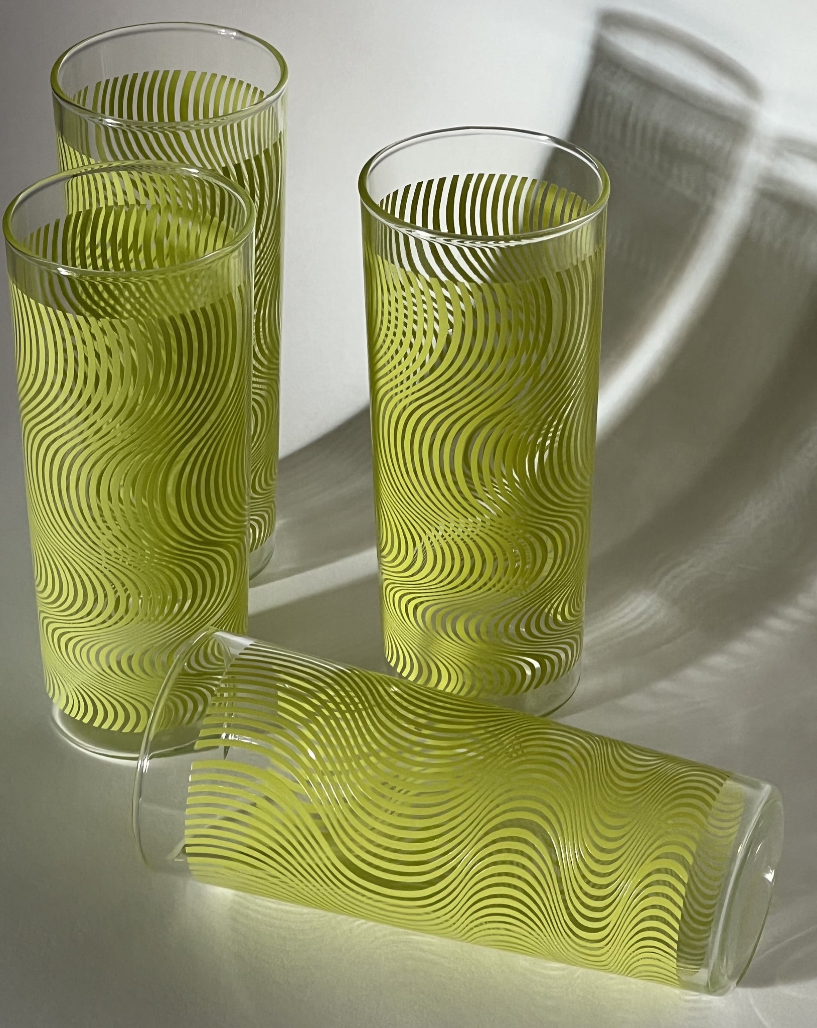 Set of 4 psychedelic glasses