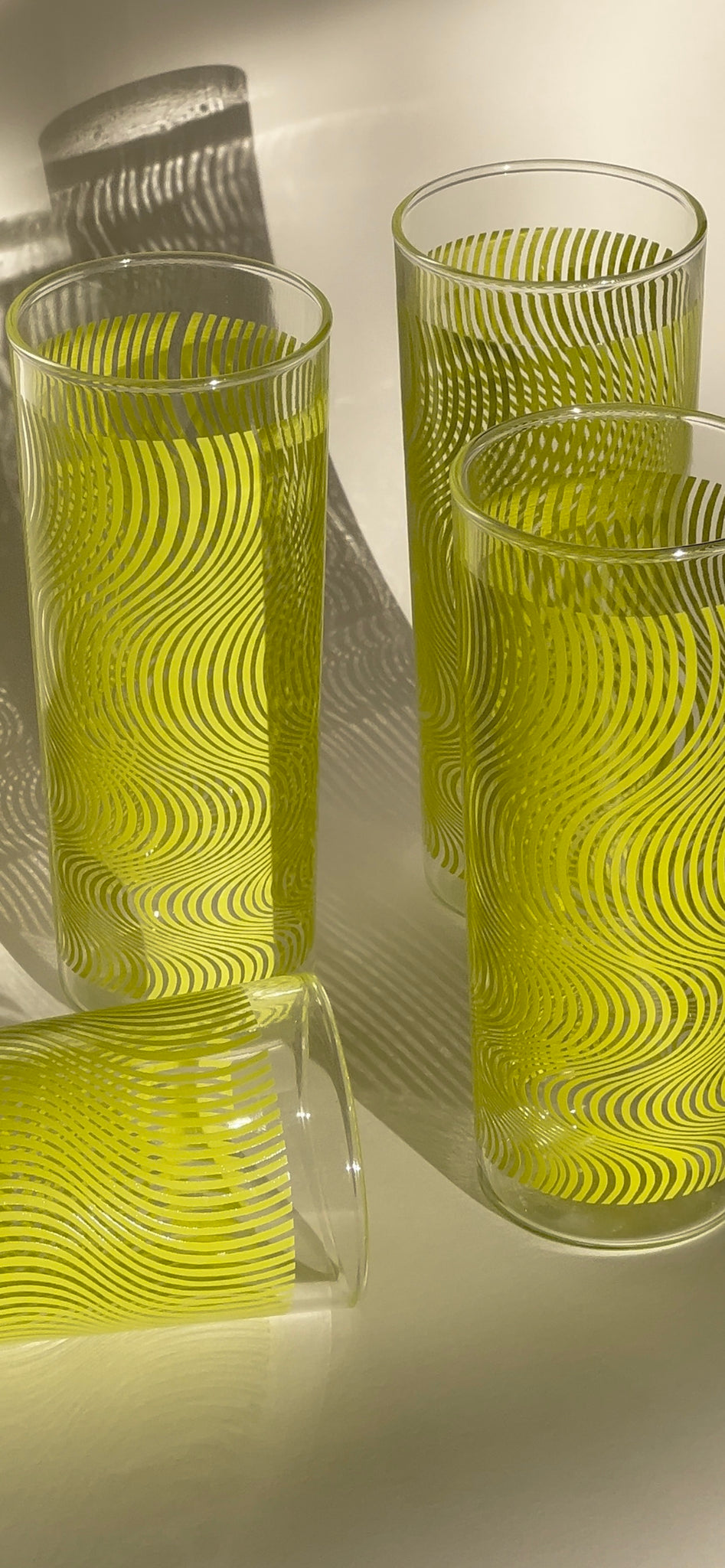 Set of 4 psychedelic glasses