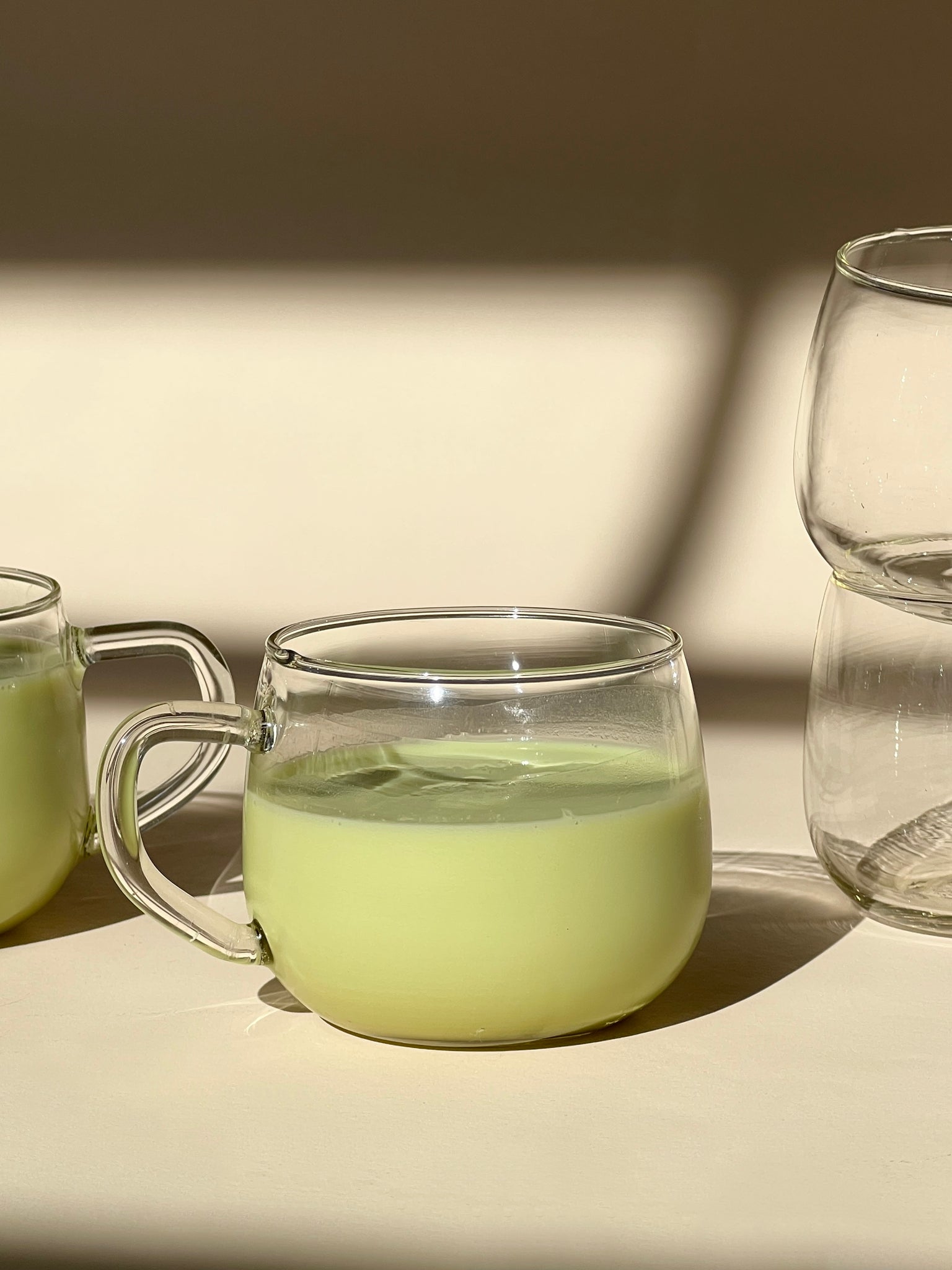 GLASS MUGS